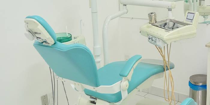 studio con attrezzature per dentisti