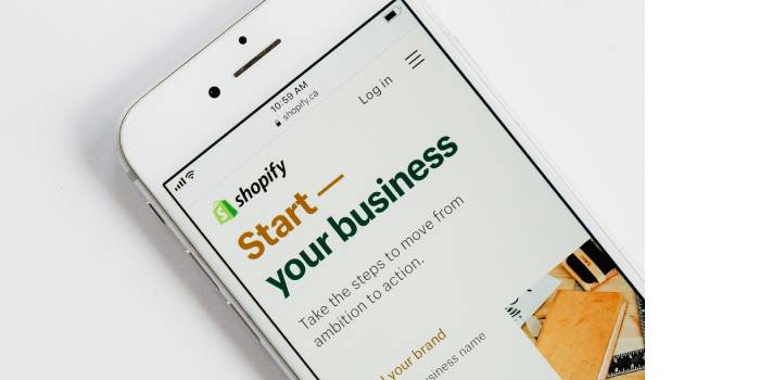app shopify in primo piano