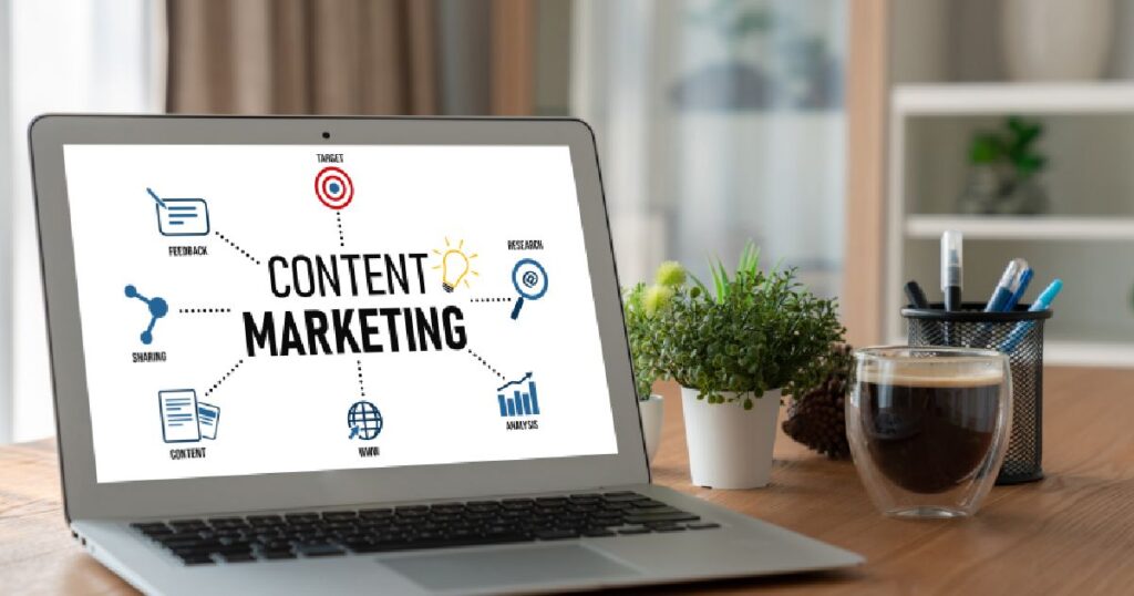 pc con schermata content marketing in primo piano